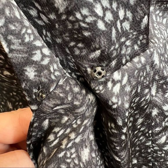 CHELSEA 28 LIKE NEW Satin Kimono Wrap Mini Dress S - Picture 11 of 14